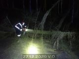 27.12.2020 Technická pomoc, odstranění stromu směr V.Roudka